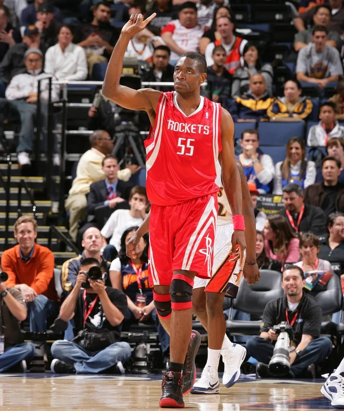 NBA球员因伤宣布退役，留下传奇(nba球员因伤宣布退役,留下传奇球员)