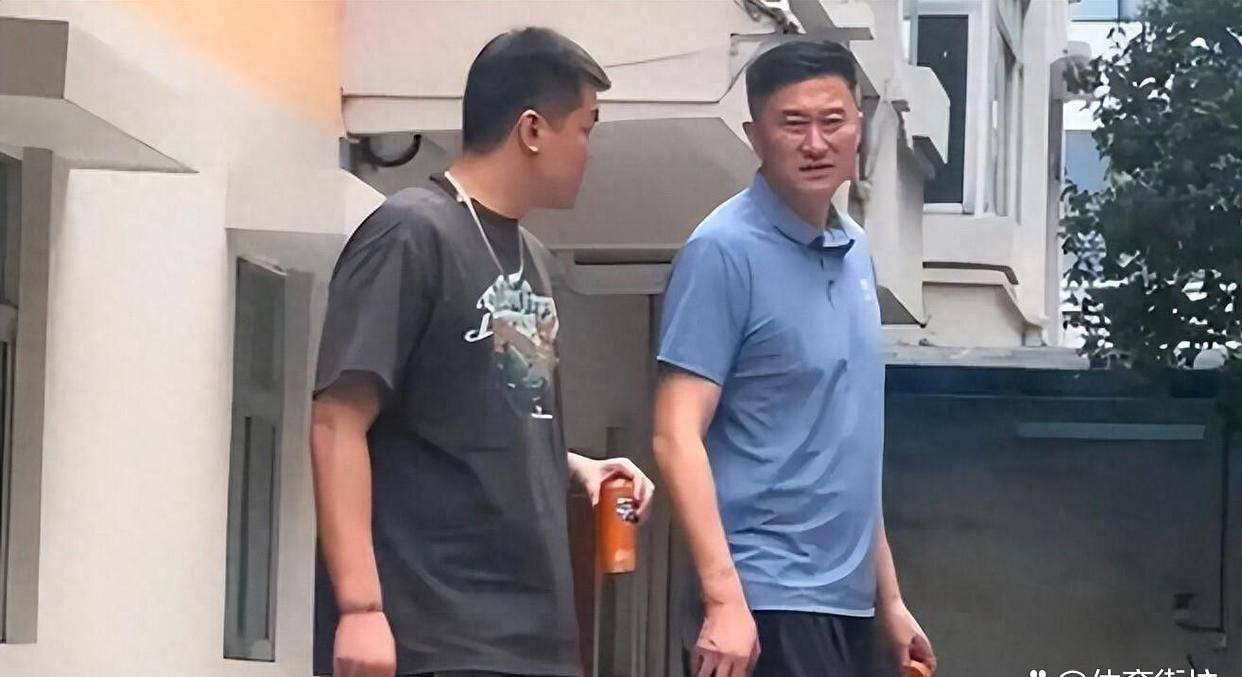 b体育网站-广东男篮某些球迷开始切割，杜锋是新疆人，曲绍斌是辽宁人！的简单介绍