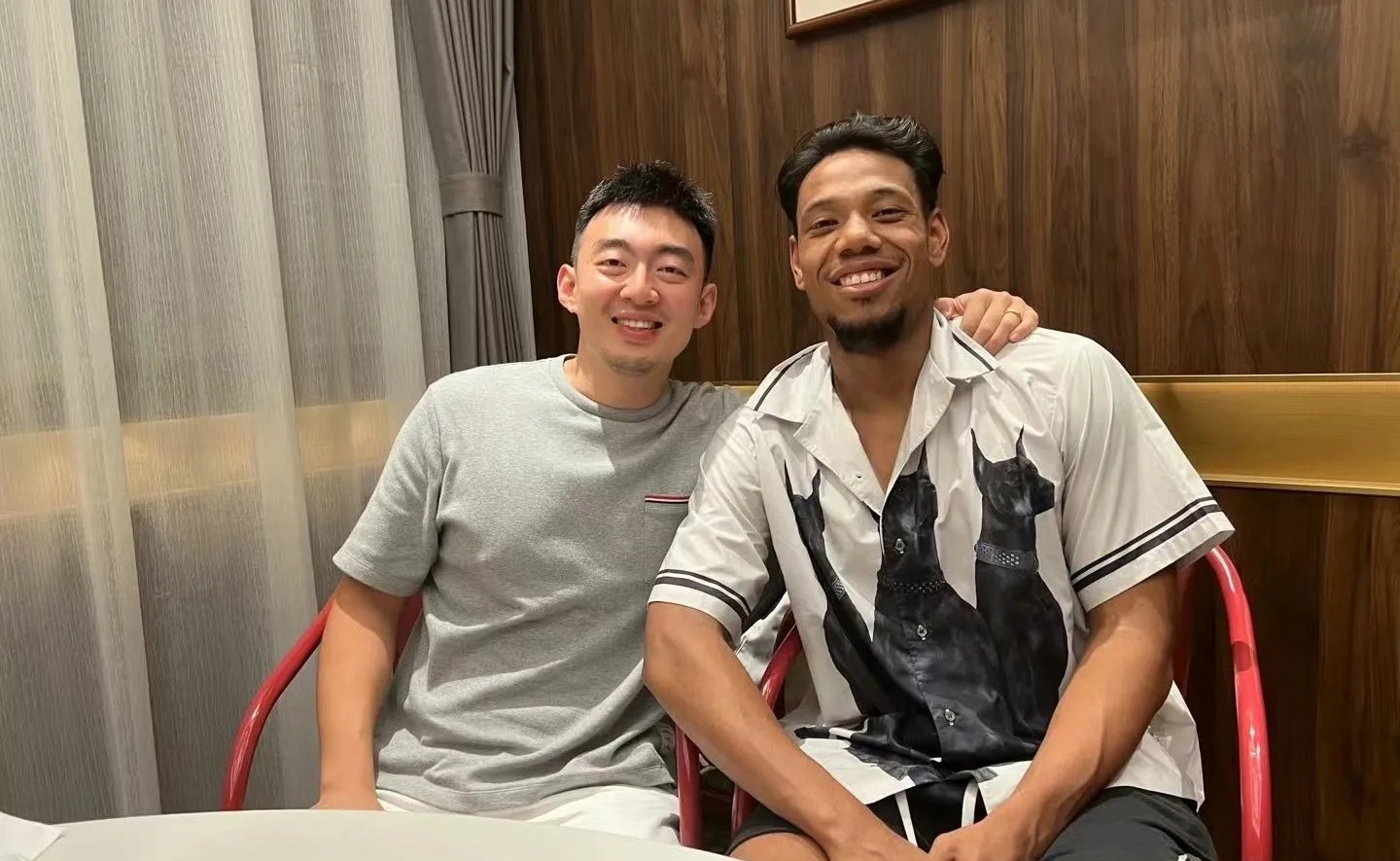 球队续约16岁中场哥伦，感谢球员家人对拉玛西亚的信任
