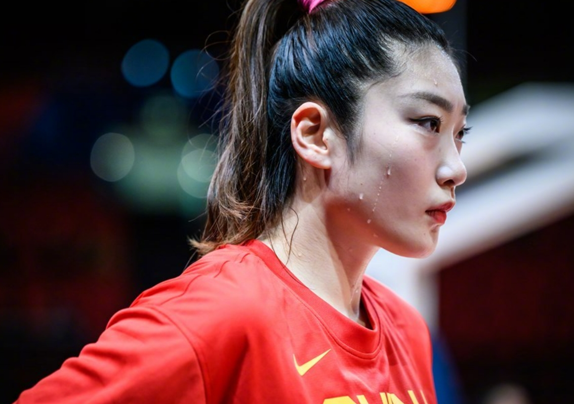 包含女篮最新动态,中国女篮训练照曝光,李梦加盟江苏待宫鲁鸣确认的词条