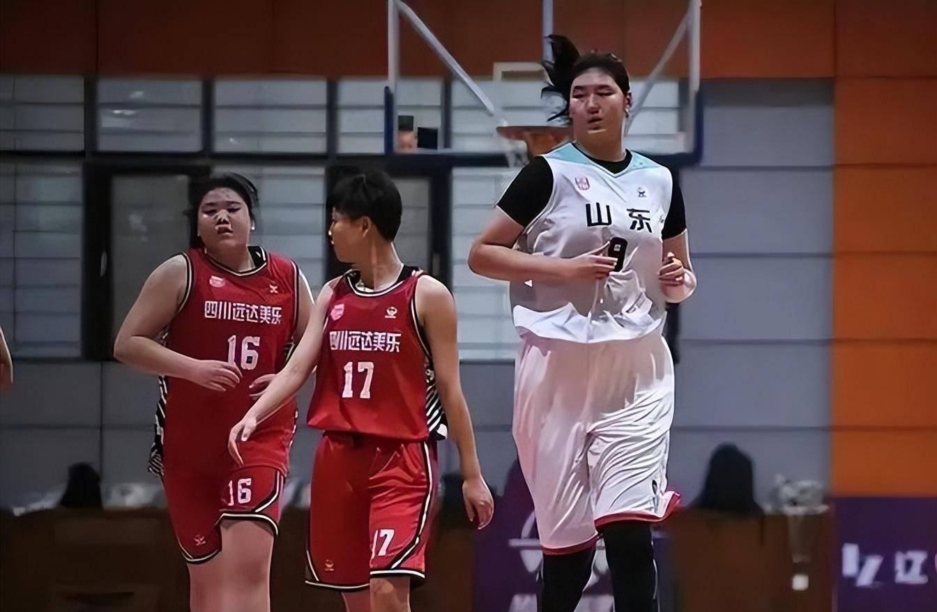 张子宇1.0是女篮一把双刃剑！阵容轮换成关键的简单介绍