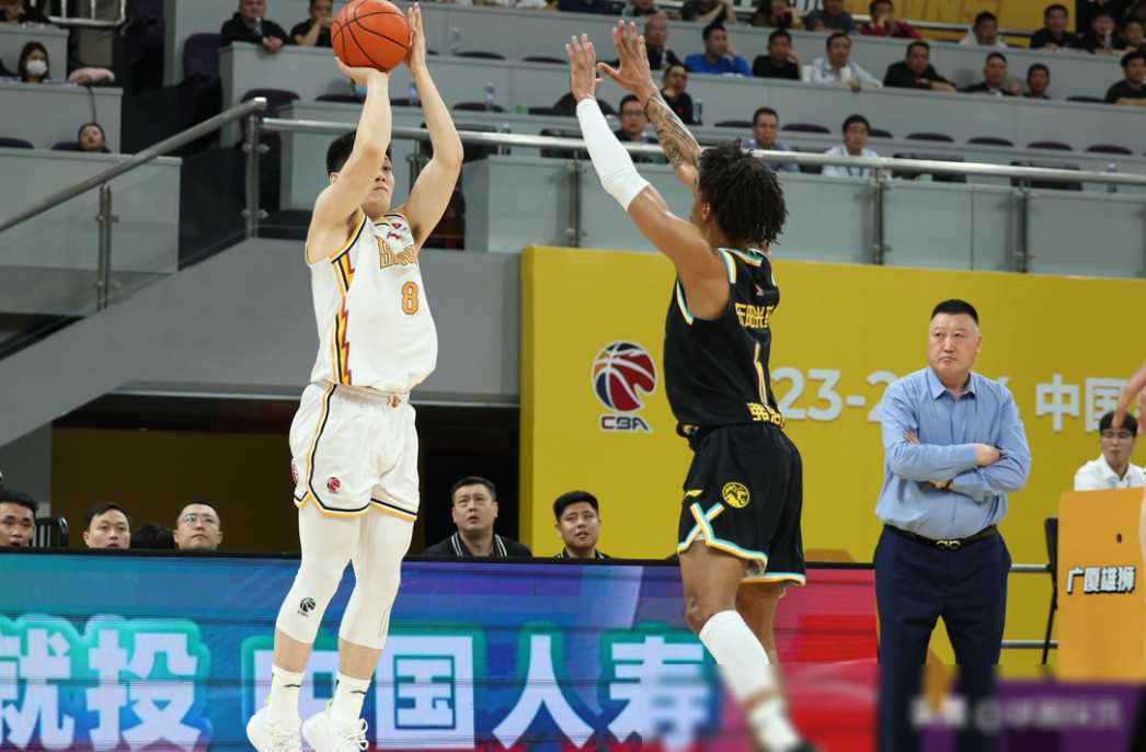 山西男篮锋线组合爆发，士气高涨的简单介绍